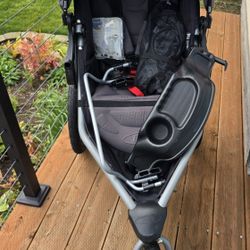 Bob Stroller w/kid tray, parent drink/gear holder,Britax carseat adapter, stroller netting and raincover! 