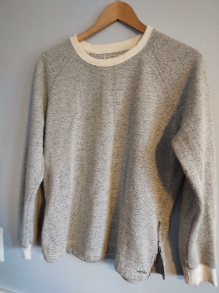 WOMEN'S CONVERSE SWEATSHIRT.... CHECK OUT MY PAGE FOR MORE ITEMS
