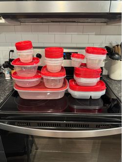 Rubbermaid Tupperware Set