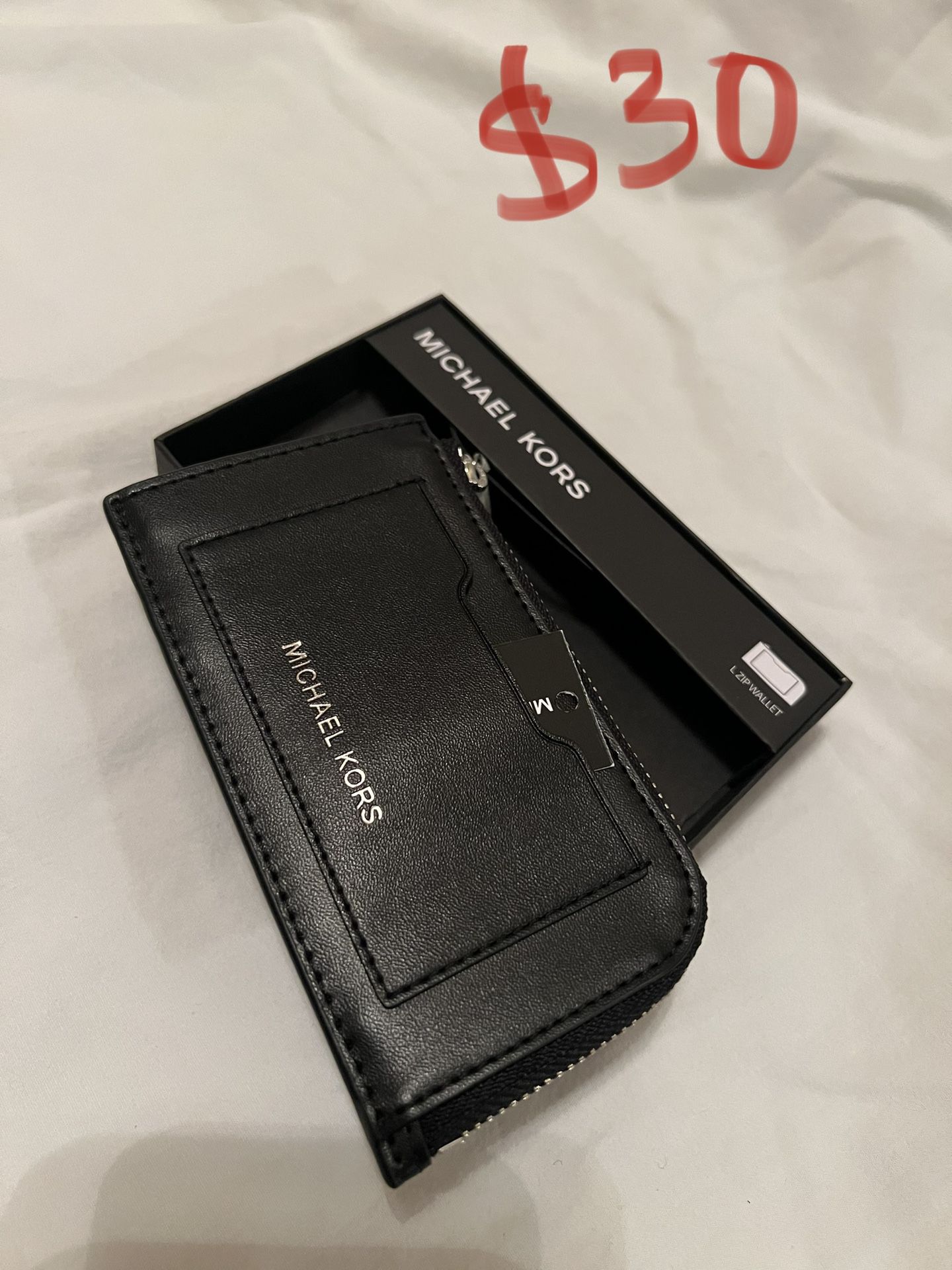 BRAND NEW IN A BOX AUTHENTIC MICHAEL KORS JET SET MENS WALLET for Sale in  Wadsworth, IL - OfferUp