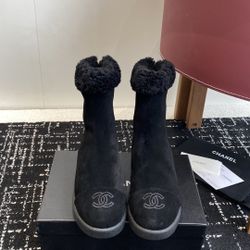 Brand-new insulated boots for snowy weather