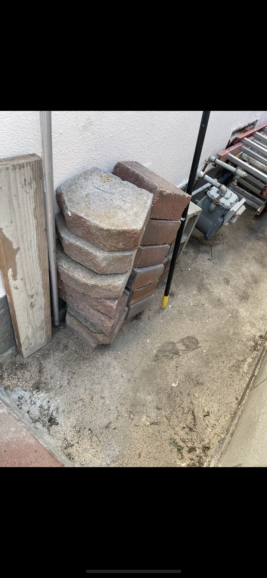 Excellent Condition Garden Powers