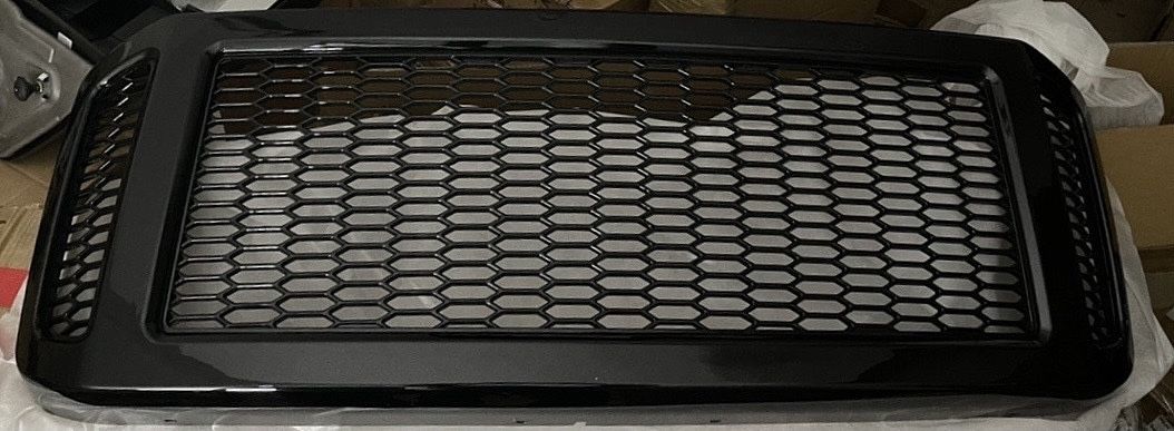 LA Zona Auto Parts 05 06 and 07 Ford F250 F350 F450 F550 Super Duty Front Grille parrilla negra