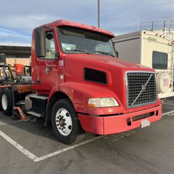 2014 Volvo D13 Very Low Miles 