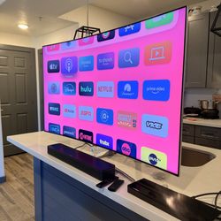 Qled 55” Samsung Smart Tv UHD HDR 4k CURVED!! Excellent Picture