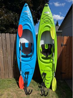 2 x 10 FT Kayaks with Paddles - 359$