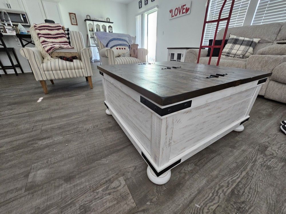 Wystfield Coffee Table 3 Pc Set New