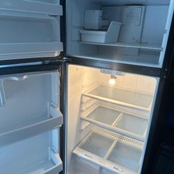 GE Refrigerator working good  For $175 Or Better Offer