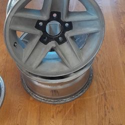 SET OF CHEVY RIMS
