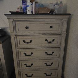 5 DRAWER DRESSER