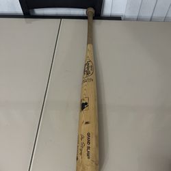 This Louisville Slugger 225YB youth baseball bat is a must-have for any fan of Alex Rodriguez or the Louisville Bats. This vintage bat is made in the 