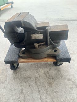 Heavy duty Vise