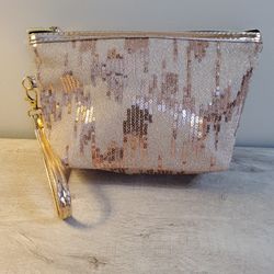 New Makeup Bag Its Very Nice  .         Size.   9"×  6" .