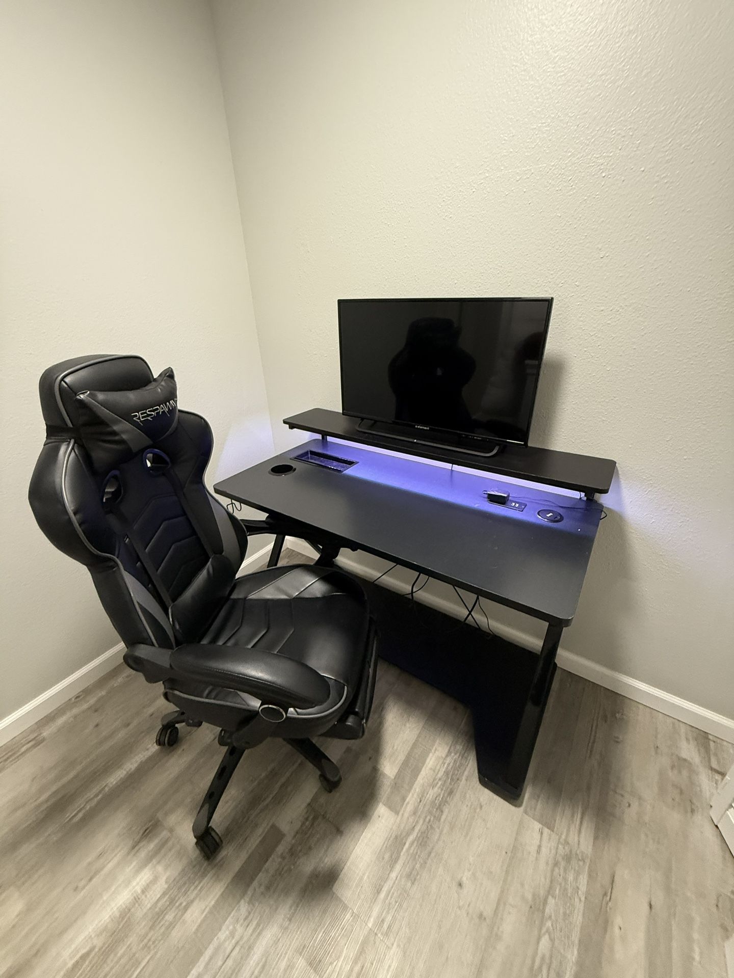Desk And Reclinable Gaming Chair