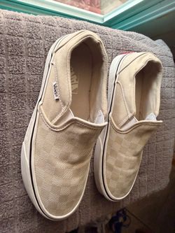 VANS SIZE 7 WOMEN