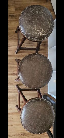 Set of 3 wooden bar stools