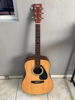 Yamaha Acoustic Guitar