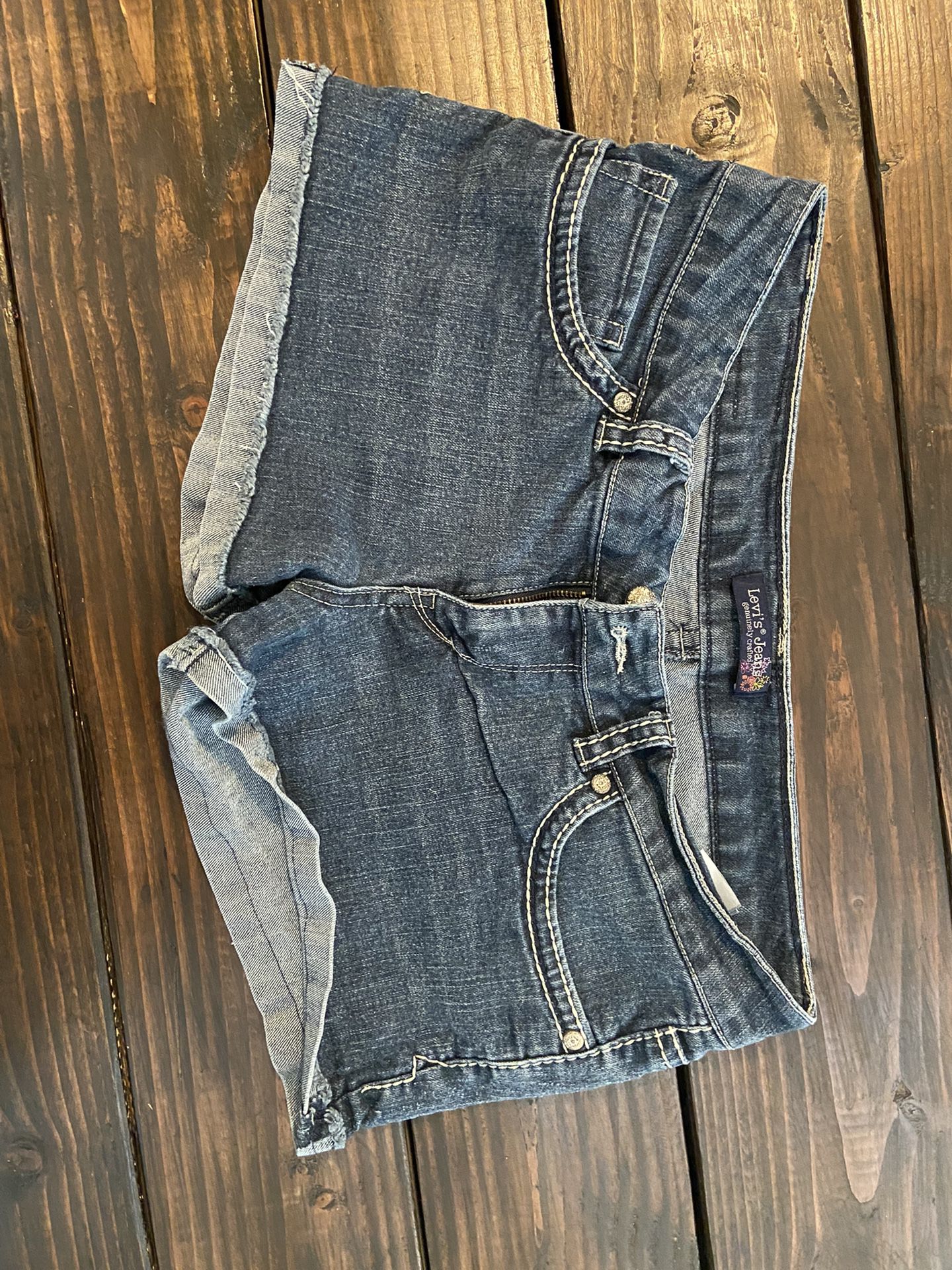Womens Size 11 Levi Shorts for Sale in Brea, CA - OfferUp
