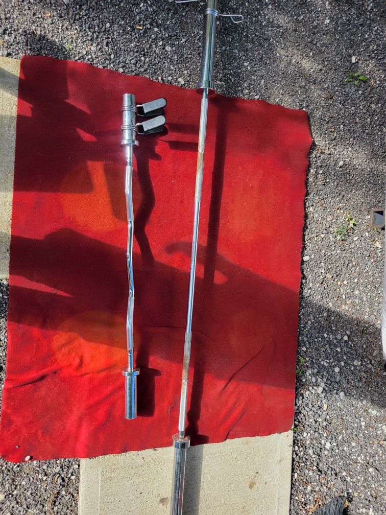 OLYMPIC 7' BAR. 45LBs AND EZ-CURL BAR BOTH. USED BUT IN EXCELLENT CONDITION WITH CLIPS. NO LABELS
11525 S HALSTED dunkin donuts/
7111.S WESTER