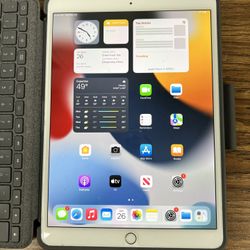 APPLE IPAD 10.5 256GB WITH KEYBOARD CASE