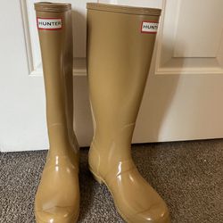 Size 7 Hunter Boots 