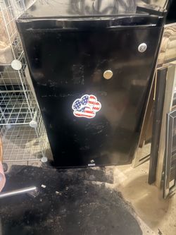 GE Mini-Fridge