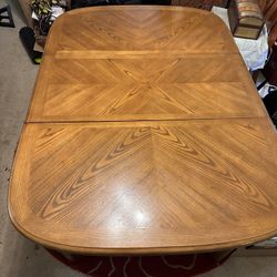 Traditional Dining Room Table With Leafs