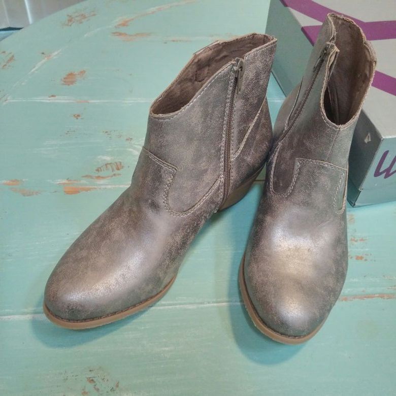 10W Ladies Ankle Boot /zippered