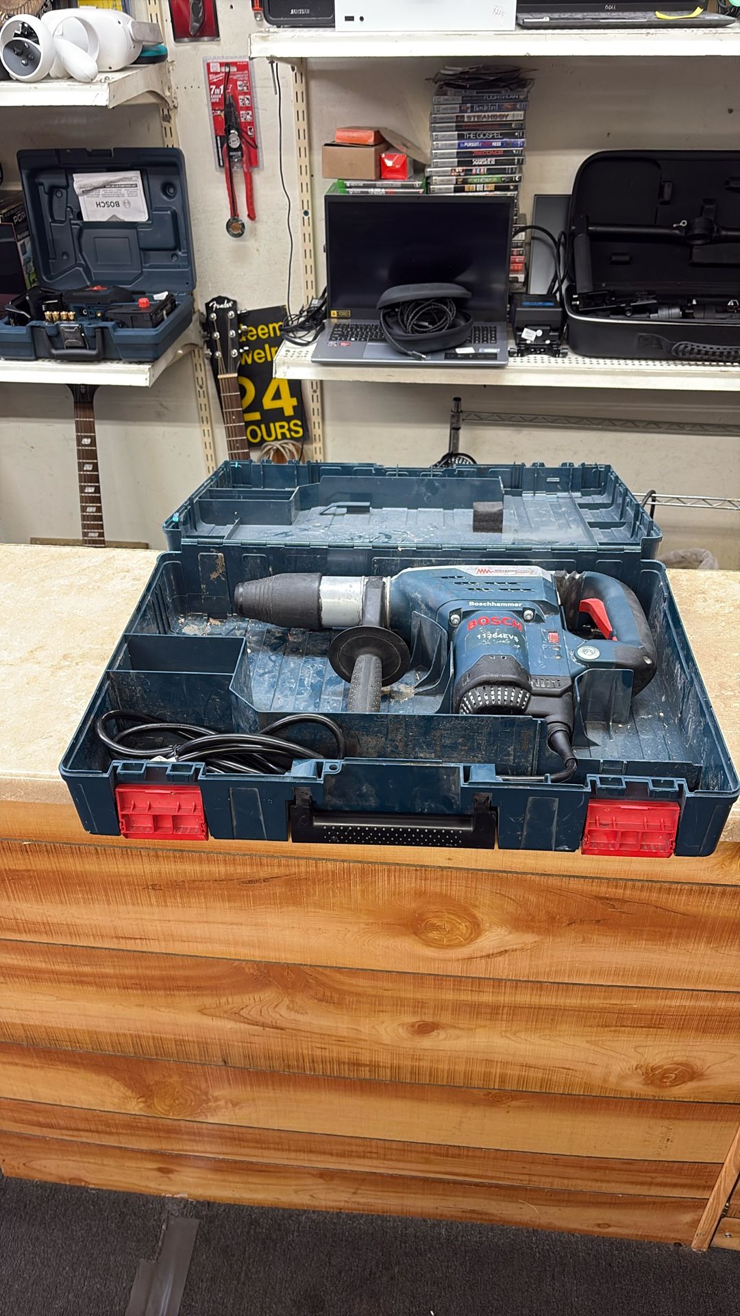 BOSCH 11264EVS 1-5/8 Inch SDS-Max Combination Hammer, Rotary Hammer & Hammer Modes, 13 Amp