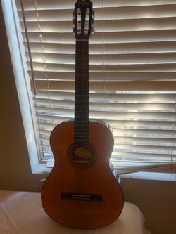 Washburn C40 Classical Guitar – Excellent Condition