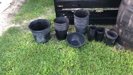 Plant Pots Black Qty 69
