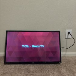 32 INCH TCL ROKU TV (GREAT CONDITION)
