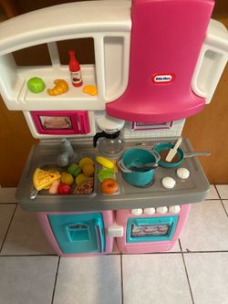Little tikes play kitchen with play food and accessories