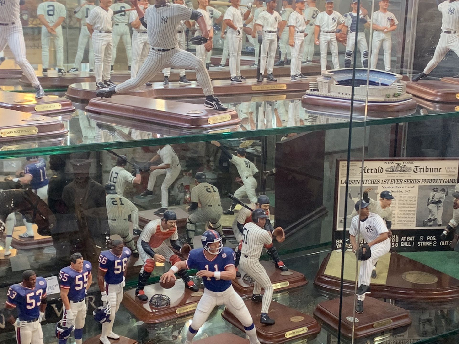 Danbury Mint Statues New York Yankees And Giants Jeter Rivera Bernie Munson