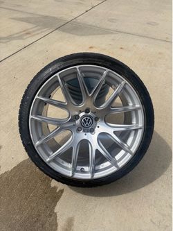 VW Volkswagen Alloy Wheel with Tire