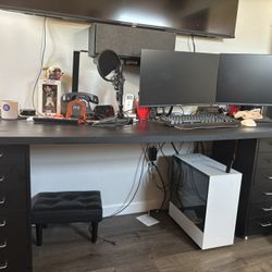 Large Gaming Desk And Gaming Chair