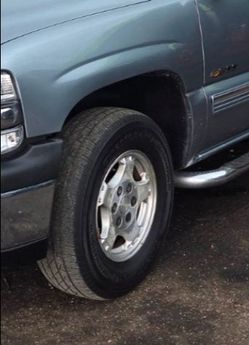 2000 chevy silverado. Original  Rims 4