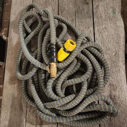 100 ft water hose like new 