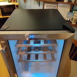 SUMMIT BEVERAGE REFRIGERATOR COUNTER TOP OR FLOOR 