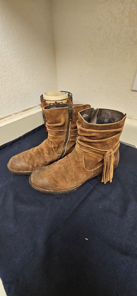 BORN Distressed Leather Boots Women's Size 7 