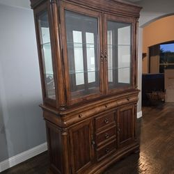 Broyhill China Cabinet