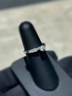 950PT platinum 1.00CTW Natural Diamond Engagement ring sz 7.00