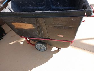 Rubbermaid Commercial Brute Tilt Truck / Cart