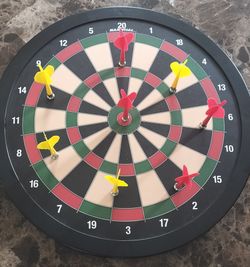 Narwhal 15.5 in Magnetic Dartboard set