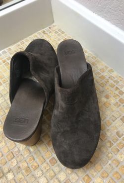 Woman’s Ugg clogs