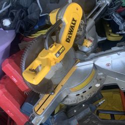 Dewalt Sliding Miter Saw 12” Blede GOOD CONDITION Lo