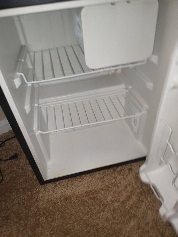 Mini Refrigerator With Freezer