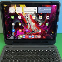 256GB Apple IPad Pro 11” (Face ID/LiquidRetina /2018 model) WiFi + Cellular (LTE) with Bluetooth keyboard & Accessories