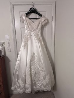 Used David’s Bridal Wedding Dress Size 8