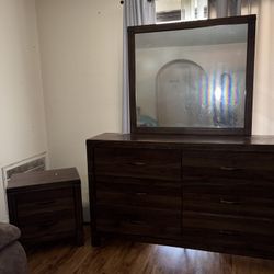 $100!!! Dresser Mirror And Night Stand Set